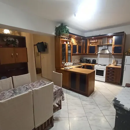 Vangel Backyard Apartment *